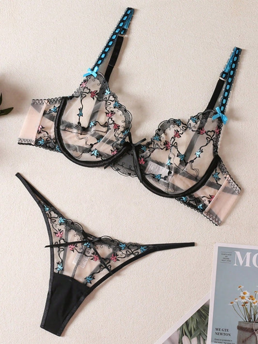 2pcs/set French Romantic Wedding Exquisite Women's Lingerie Set, Luxury Lace Embroidery Push Up Bra And Panty